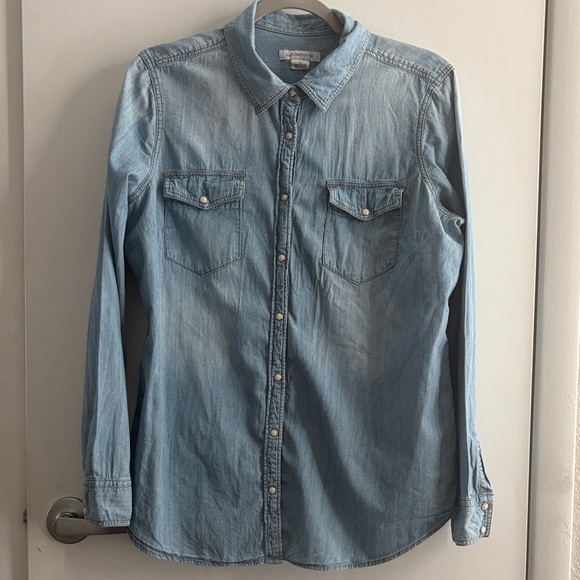Liz Claiborne Tops - Liz Claiborne  2 Front Pocket Pearl Snap Western Light Blue Casual Shirt SZ L